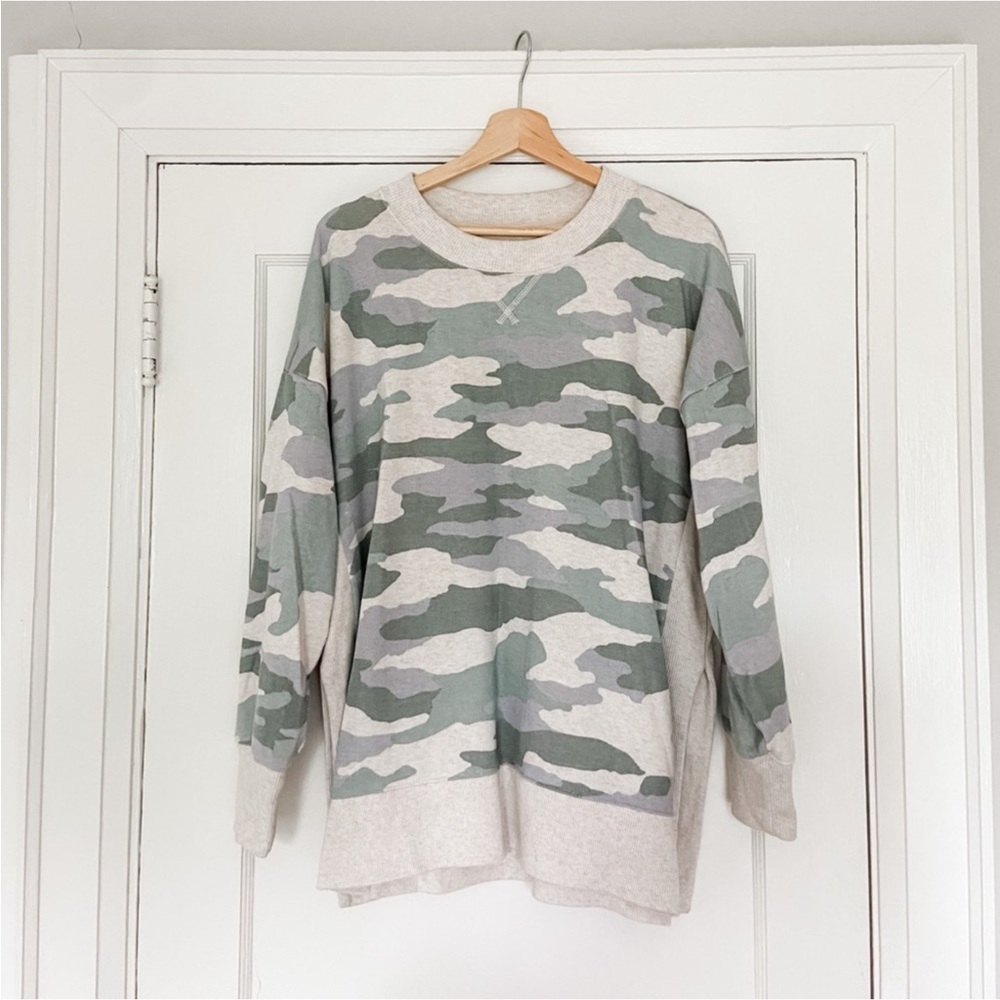 aerie Cream and Light Green Crewneck Sweatshirt